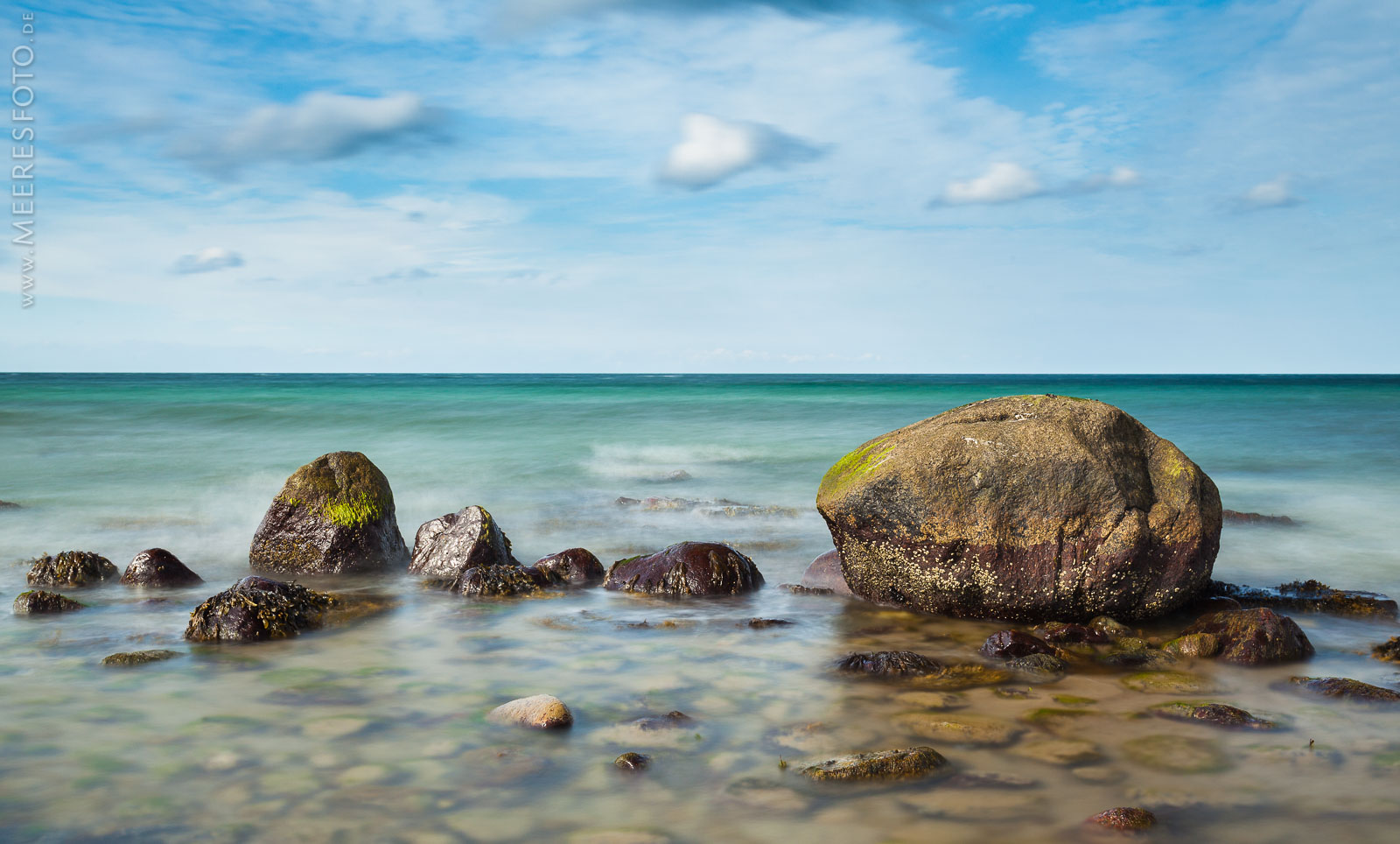 Findling im Flachwasser