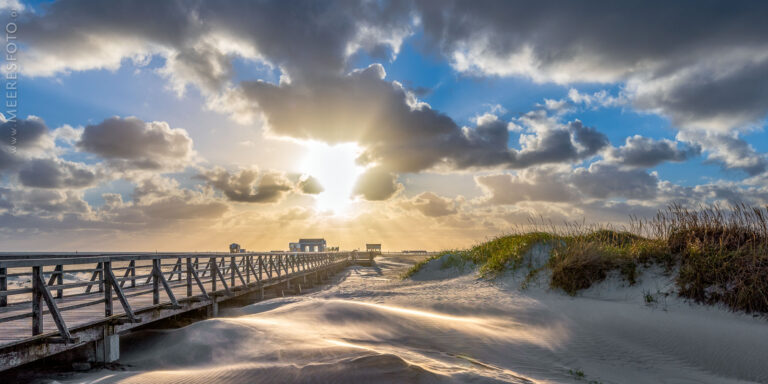 Strandbrücke bei Sturm